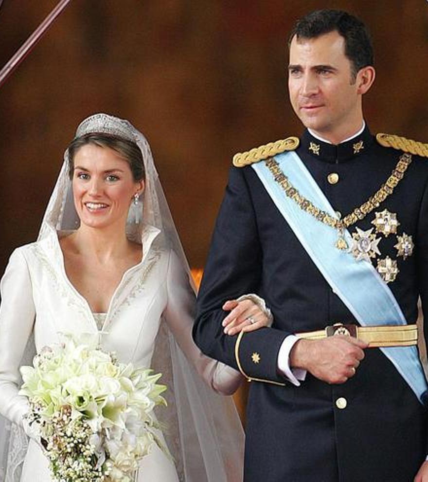 20º aniversario la boda de Felipe y Letizia: la lluvia, el &#039;no beso&#039;, una pelea dinástica y otras anécdotas del enlace real