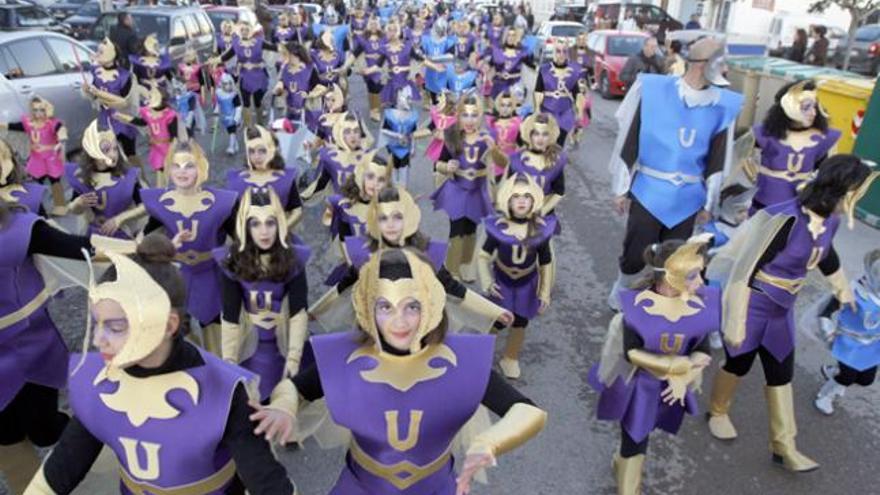 Los futuristas del colegio L´Urgell llenan de colorido la carretera de Sant Josep.