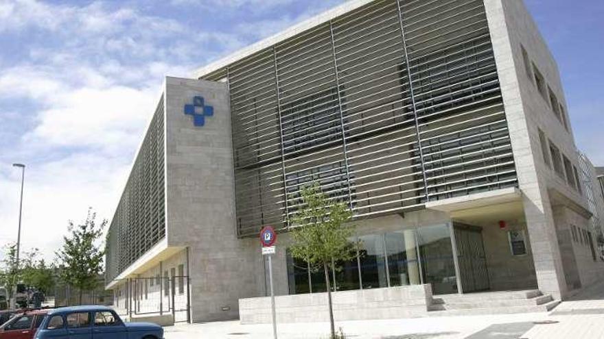 Una vista del centro de salud de Roces-Montevil.