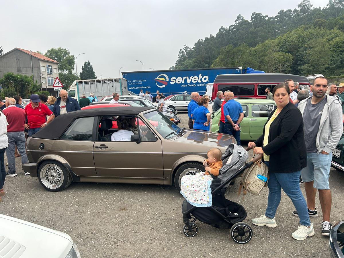 Joyas sobre ruedas: más de 140 vehículos históricos se dan cita en Padrón Joyas sobre ruedas: más de 140 vehículos históricos se dan cita en Padrón