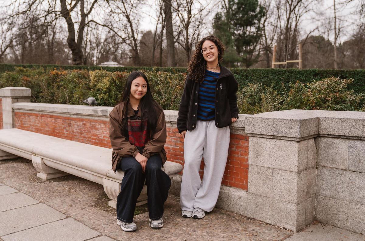 Eleidy Flores y Miriam Fan Yu estudian en el IES Juan de Villanueva, en el barrio de Usera.