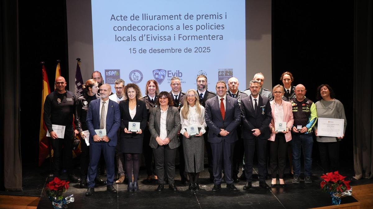 Galardonados en el acto de reconomiciento al mérito policial