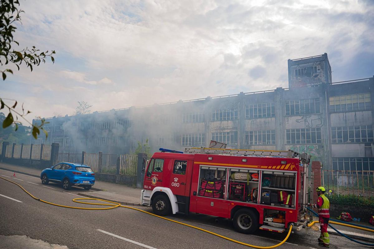 Se incendia la fábrica abandonada de Santa Clara en Vigo