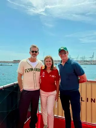 María José Catalá, con Hugh Jackman y Ryan Reynolds en una Sail GP "de cine" en València