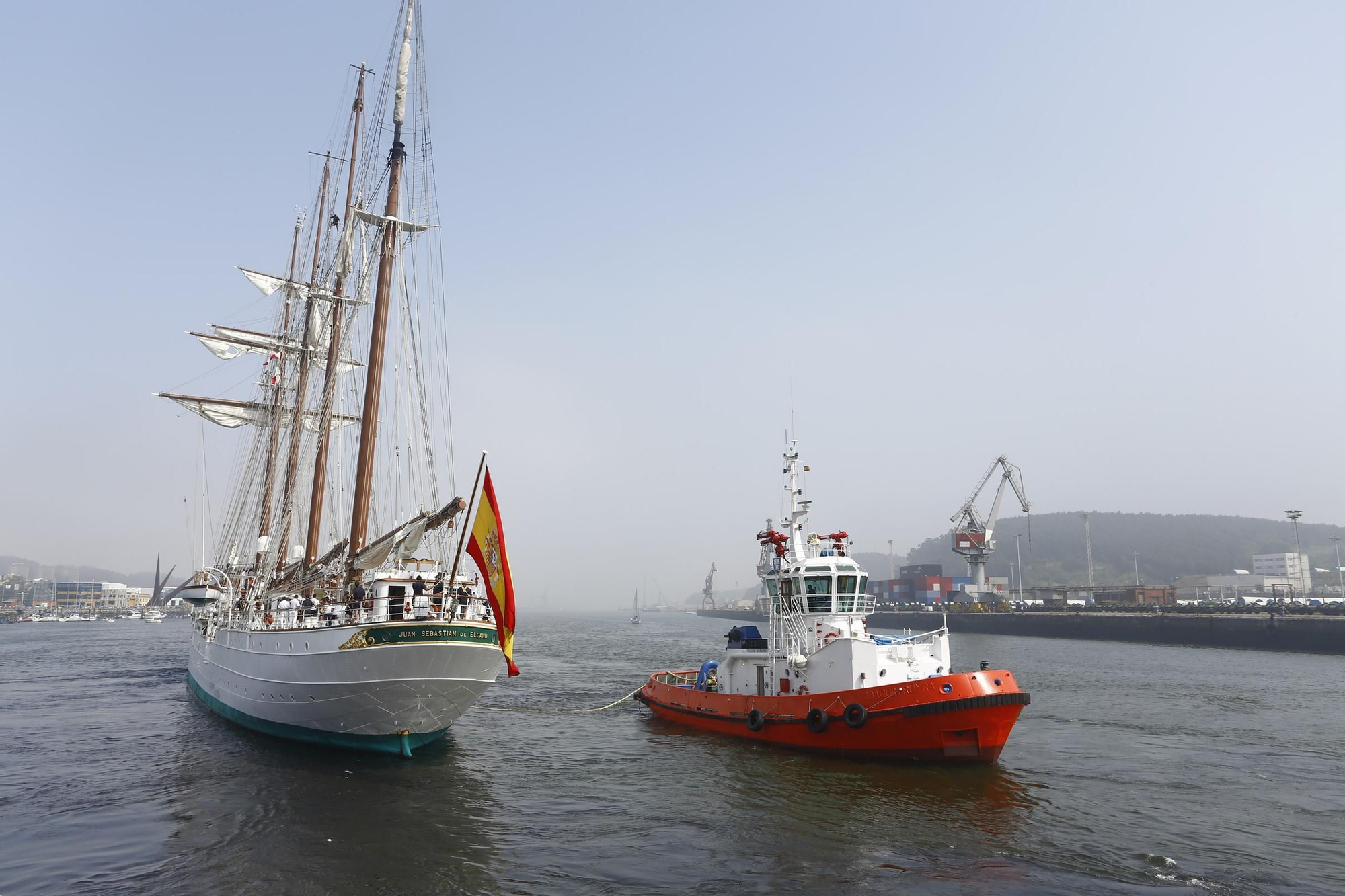 En imágenes: Así fue la última visita del Juan Sebastián Elcano a Asturias, en 2013 y a Avilés