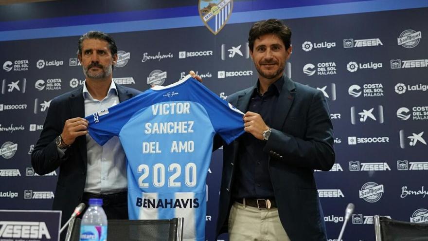 Caminero y Víctor, durante la rueda de prensa de renovación del entrenador.