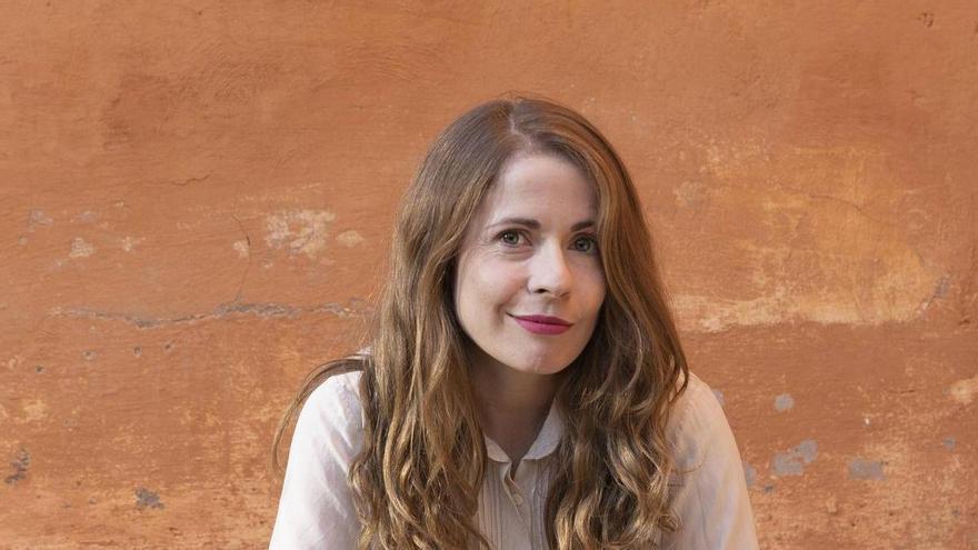 La artista de Ibiza Irene de Andrés explora en forma de ensayo visual dos ciudades vacacionales obreras de España y Portugal