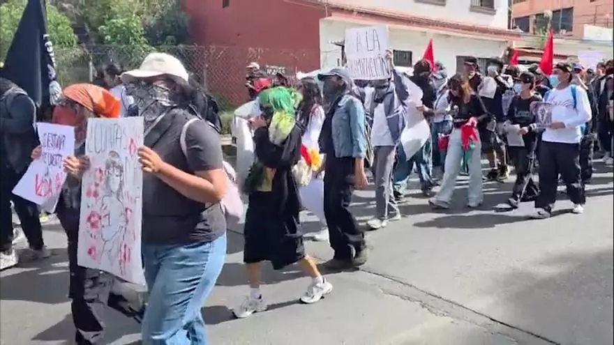 Cientos de estudiantes de la Universidad de Morelos marchan pidiendo justicia para Claudia Tacoronte
