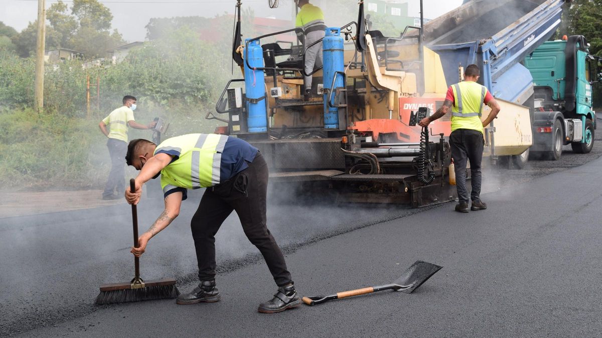 Trabajos de reasfaltado en La Laguna.