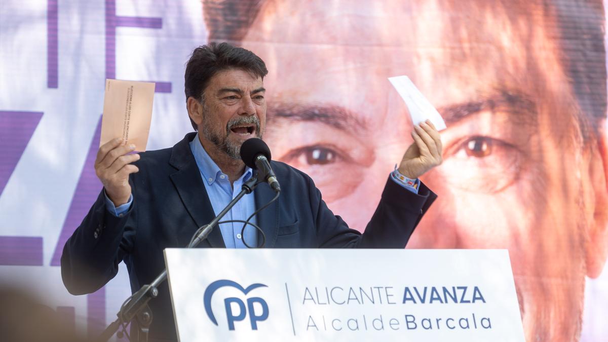 Mitin de Barcala del PP en plaza Manila de Alicante