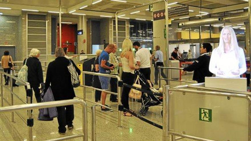 So sieht sie aus, die neue virtuelle Assistentin am Flughafen Son Sant Joan.