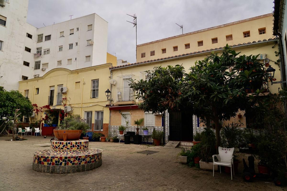 Redada de la Policía Nacional en el barrio de la Trinidad, en calle Jaboneros 18 y Plaza Bravo Redada de la Policía Nacional en el barrio de la Trinidad, en calle Jaboneros 18 y Plaza Bravo