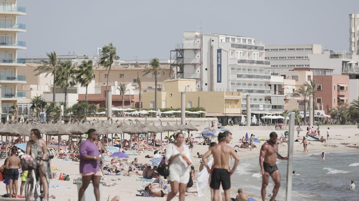 Turistas este verano en la isla.