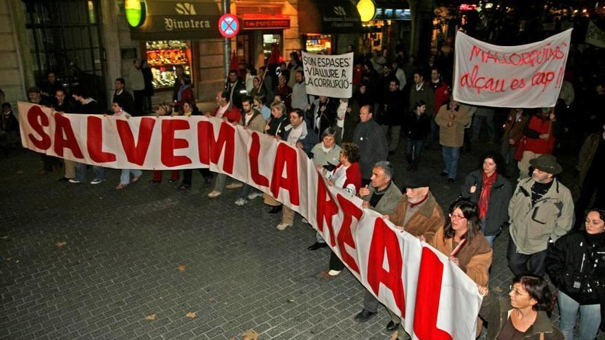 Una manifestación contra el hospital en Son Espases