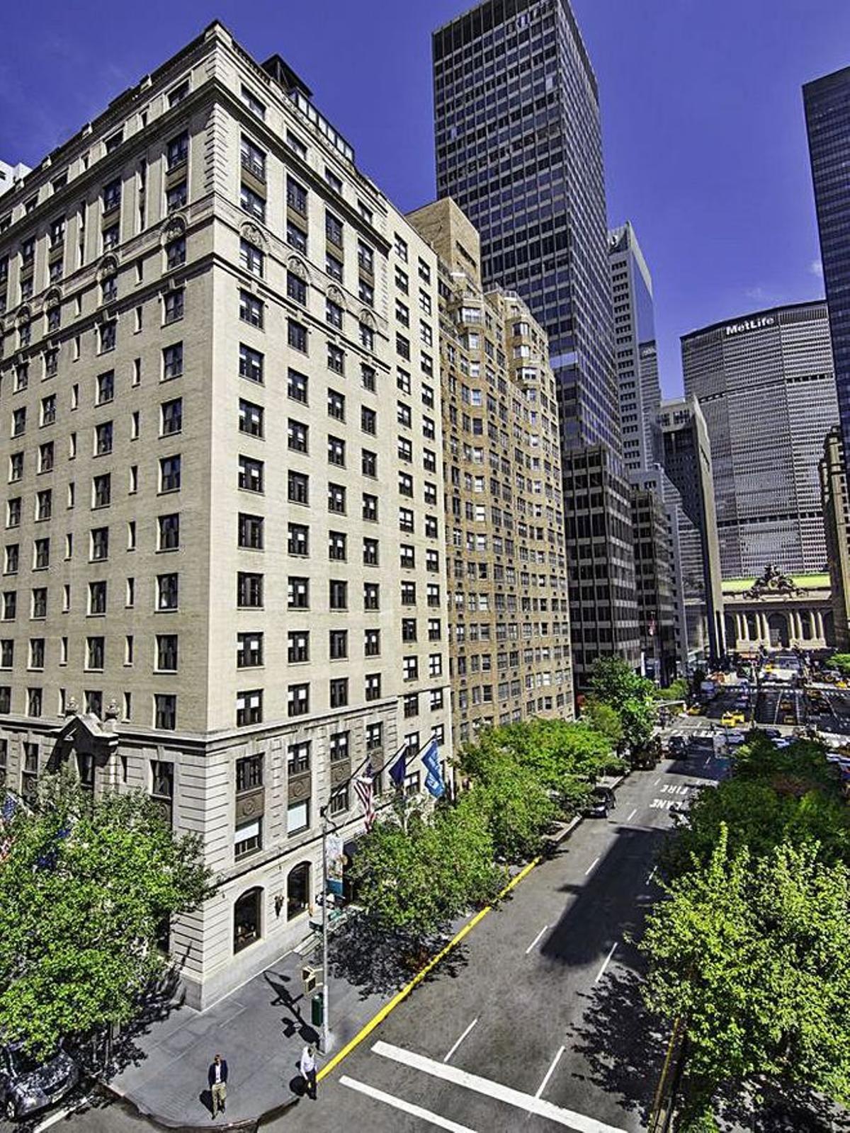 Murray Hill (Nueva York). El edificio Murray Hill, en número 70 de Park Avenue, no está entre las compras más caras de Ortega pero sí entre las más carismáticas. Levantado en 1928, el inmueble alberga un hotel Iberostar en el corazón de Manhattan. Pagó 61 millones en 2016.