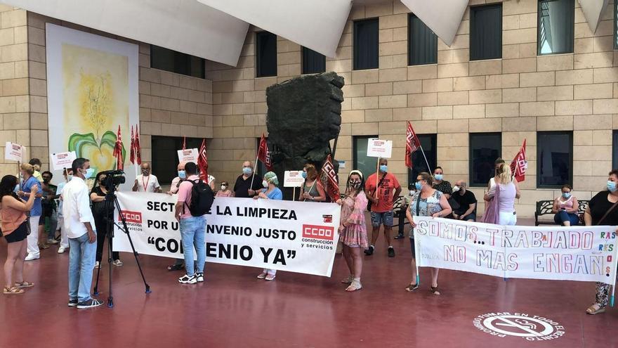 CCOO y UGT estudiarán la última propuesta de la patronal para el convenio de la limpieza