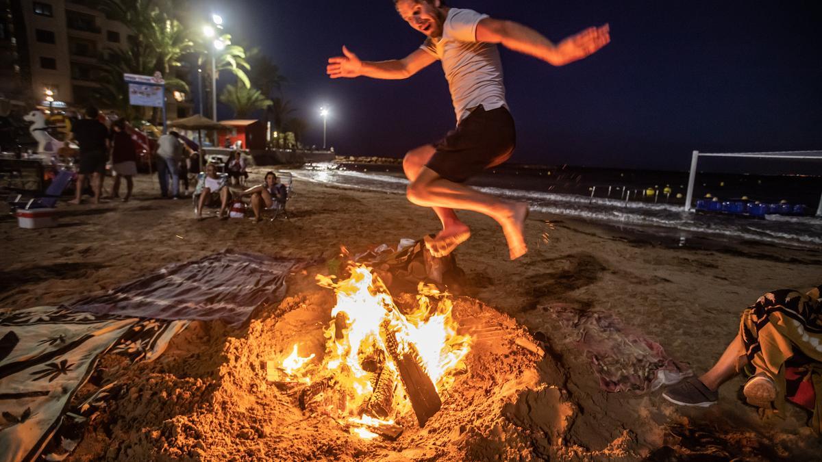 Noche de San Juan en las playas de Torrevieja