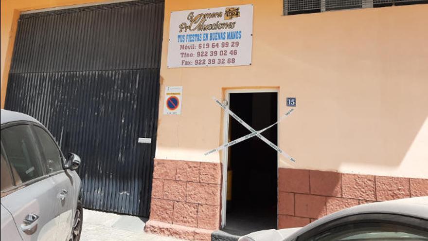 El violento ataque sufrido por el empresario granadillero ocurrió en un salón utilizado para guardar material situado en la calle Las Viñas.