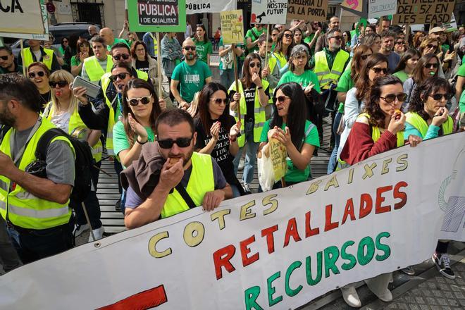 Imágenes de la concentración en Alcoy de la huelga educativa
