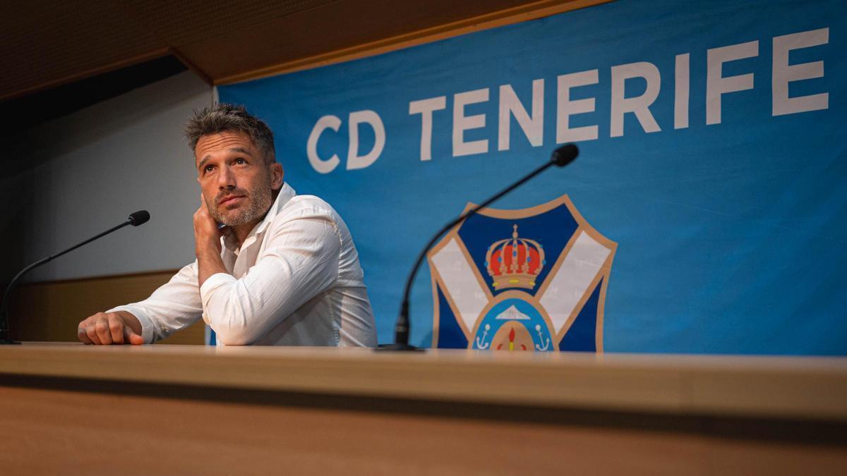 Aitor Sanz, en la sala de prensa del estadio Heliodoro Rodríguez López.