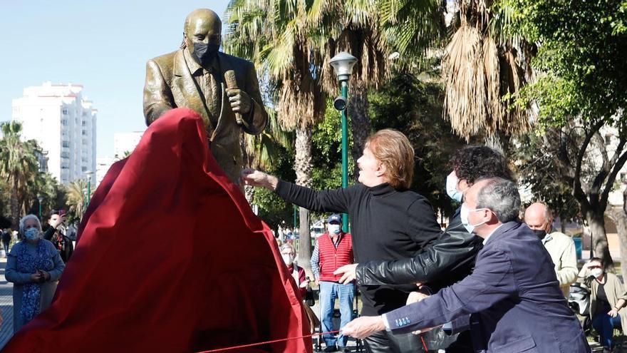 La estatua de Chiquito de la Calzada, inaugurada en el parque que lleva su nombre.