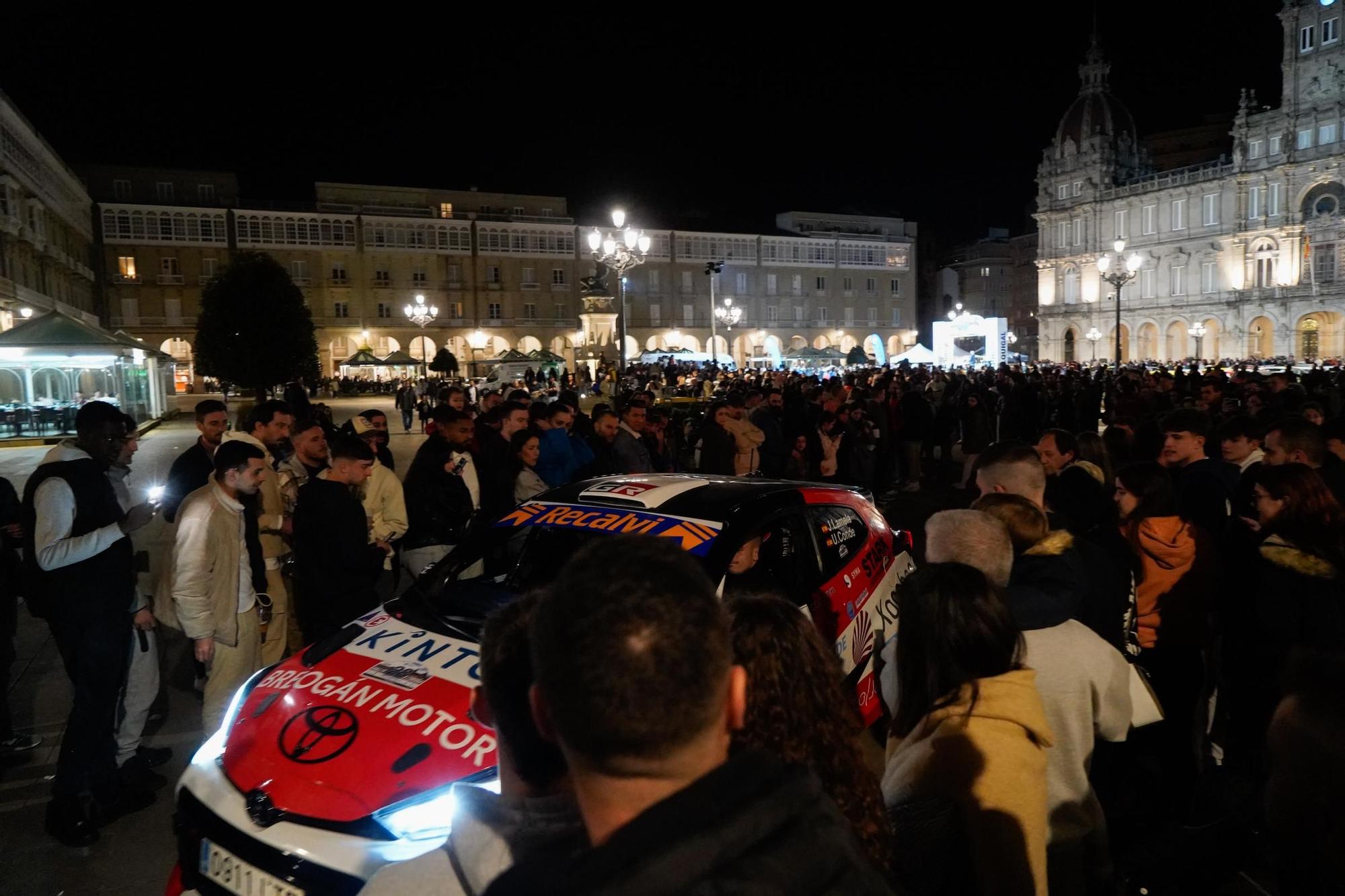 María Pita da la salida al Rally de A Coruña