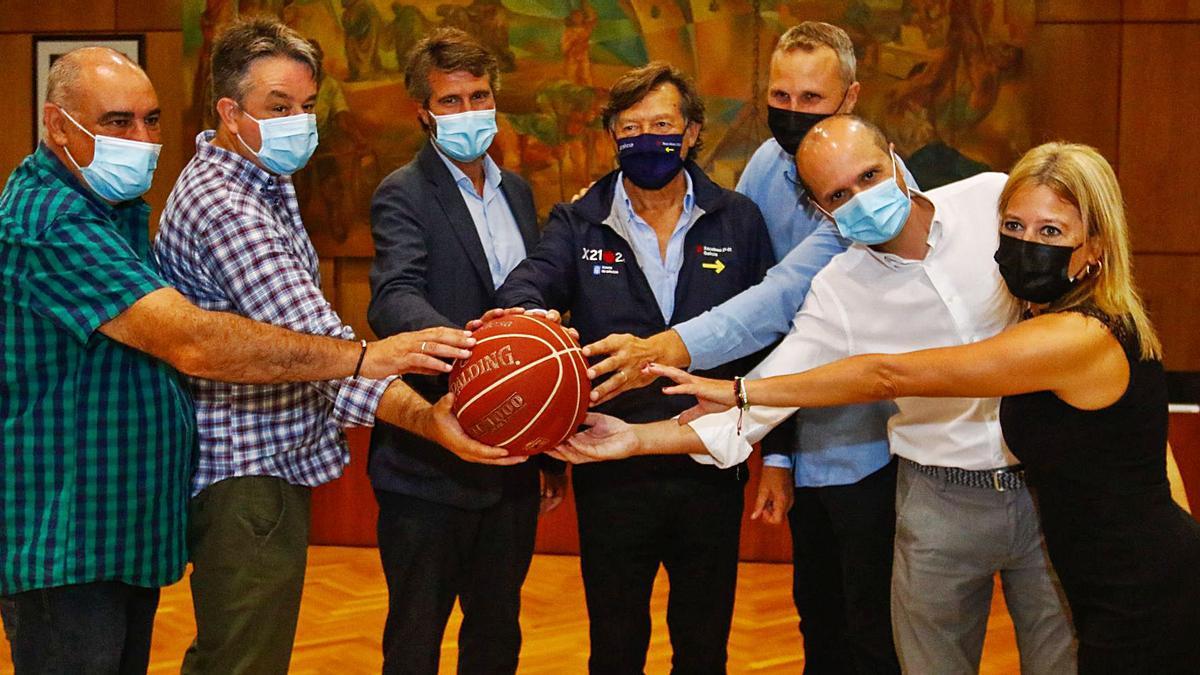 Miro Serén, Diego Doval, Alberto Varela, Lete Lasa, Iván Villar, Enrique Figueroa y “Siña” Abeijón en la presentación del EncestaRías.