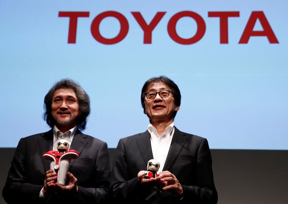El fabricante de automóviles japonés Toyota pondrá a la venta a partir de 2017 un pequeño robot compacto cuya aspiración es la de hacer compañía, aunque todavía se desconocen cuales serán todas sus prestaciones.