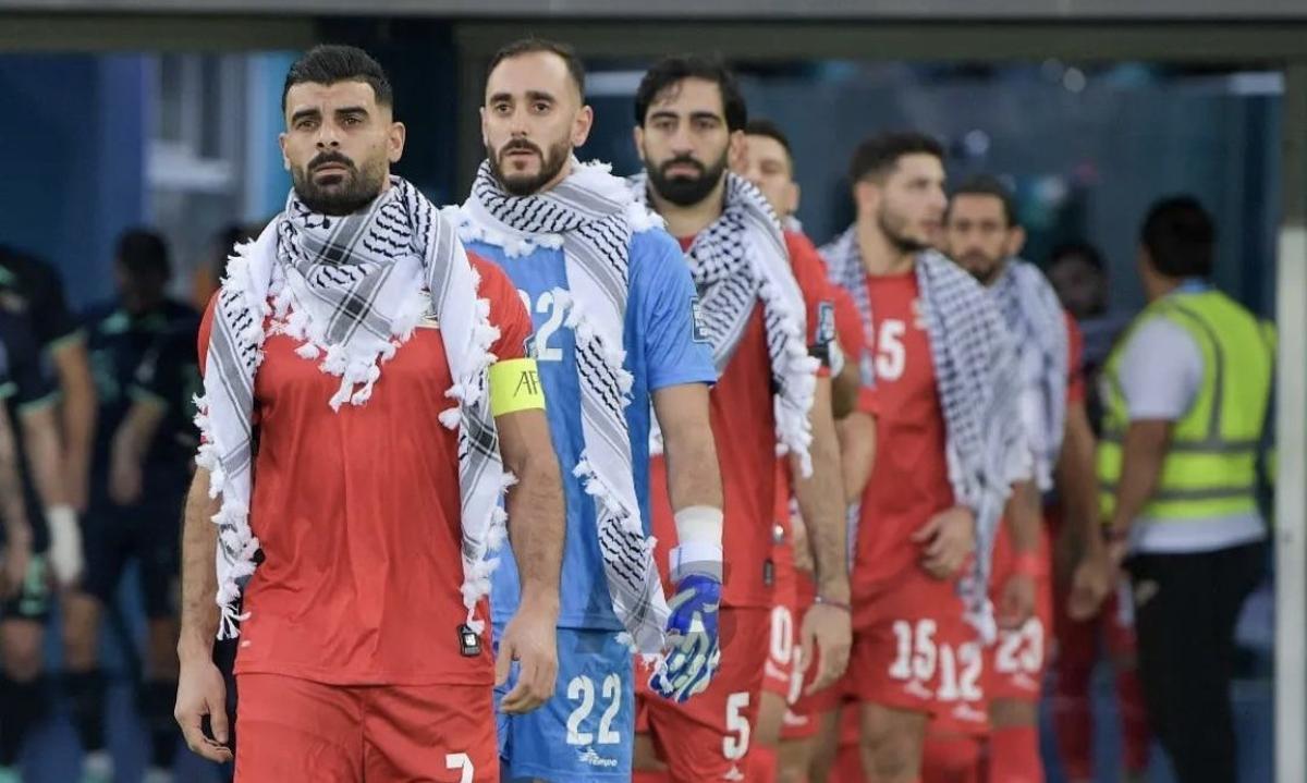 La selección de Palestina en un partido de clasificación para la Copa Asia.