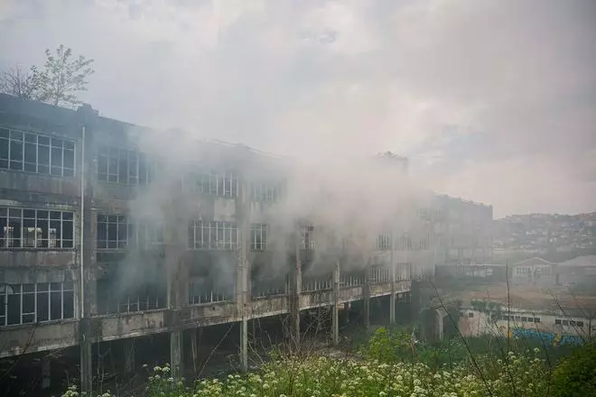 Se incendia la fábrica abandonada de Santa Clara en Vigo