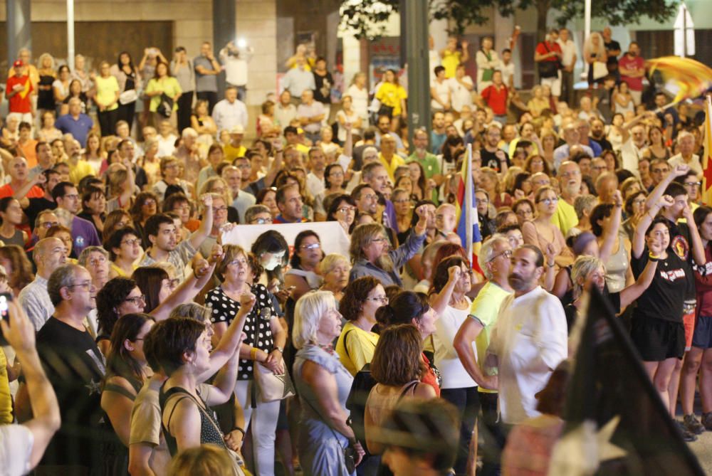 Concentració a la plaça de l''U d''octubre de Girona per l''aniversari del 20-S