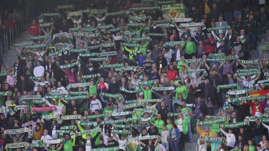 La afición del Elche hace un llamamiento para animar al equipo antes de partir a Zaragoza