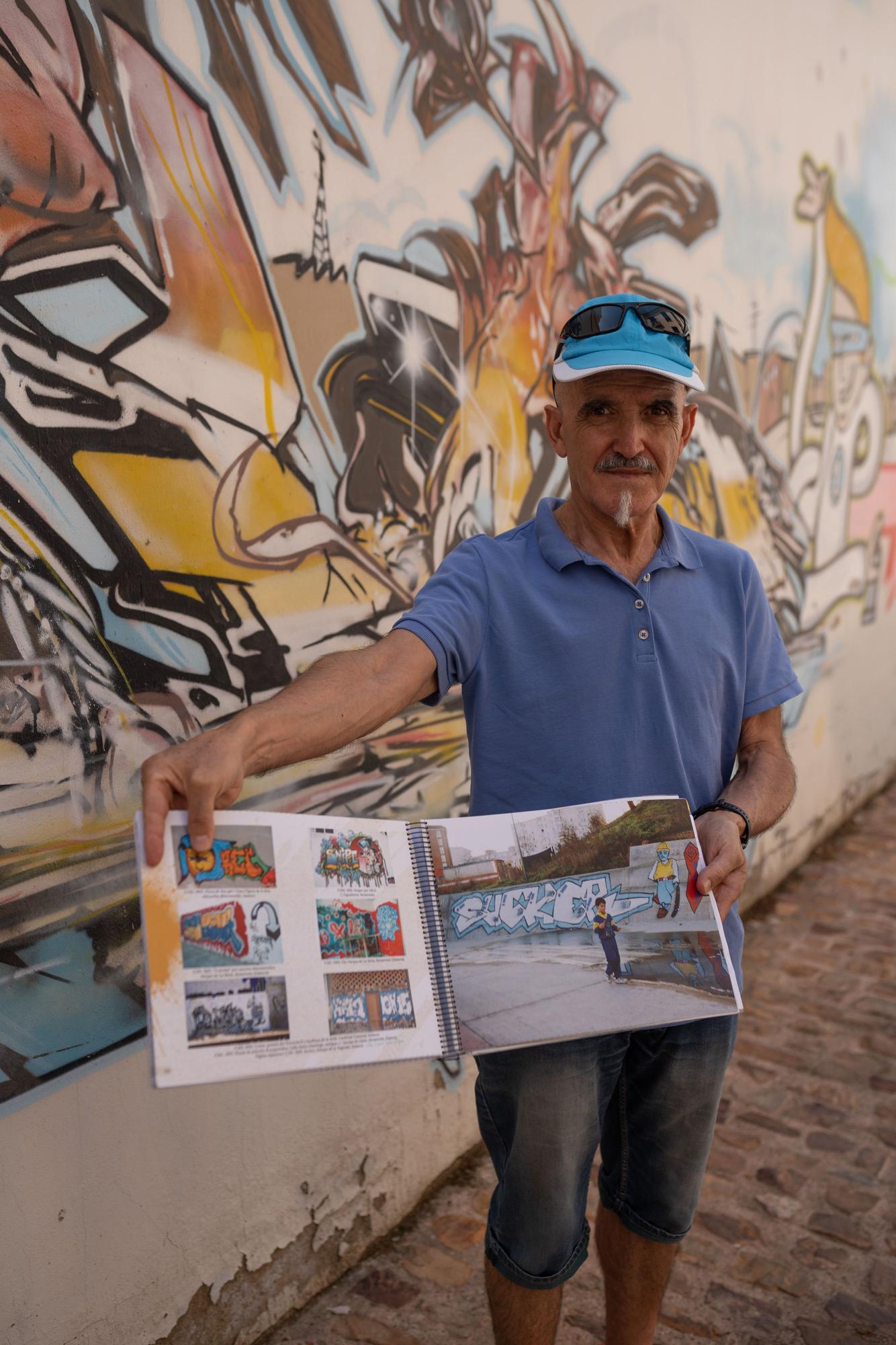 TACHO MARTINEZ CON SU LIBRO