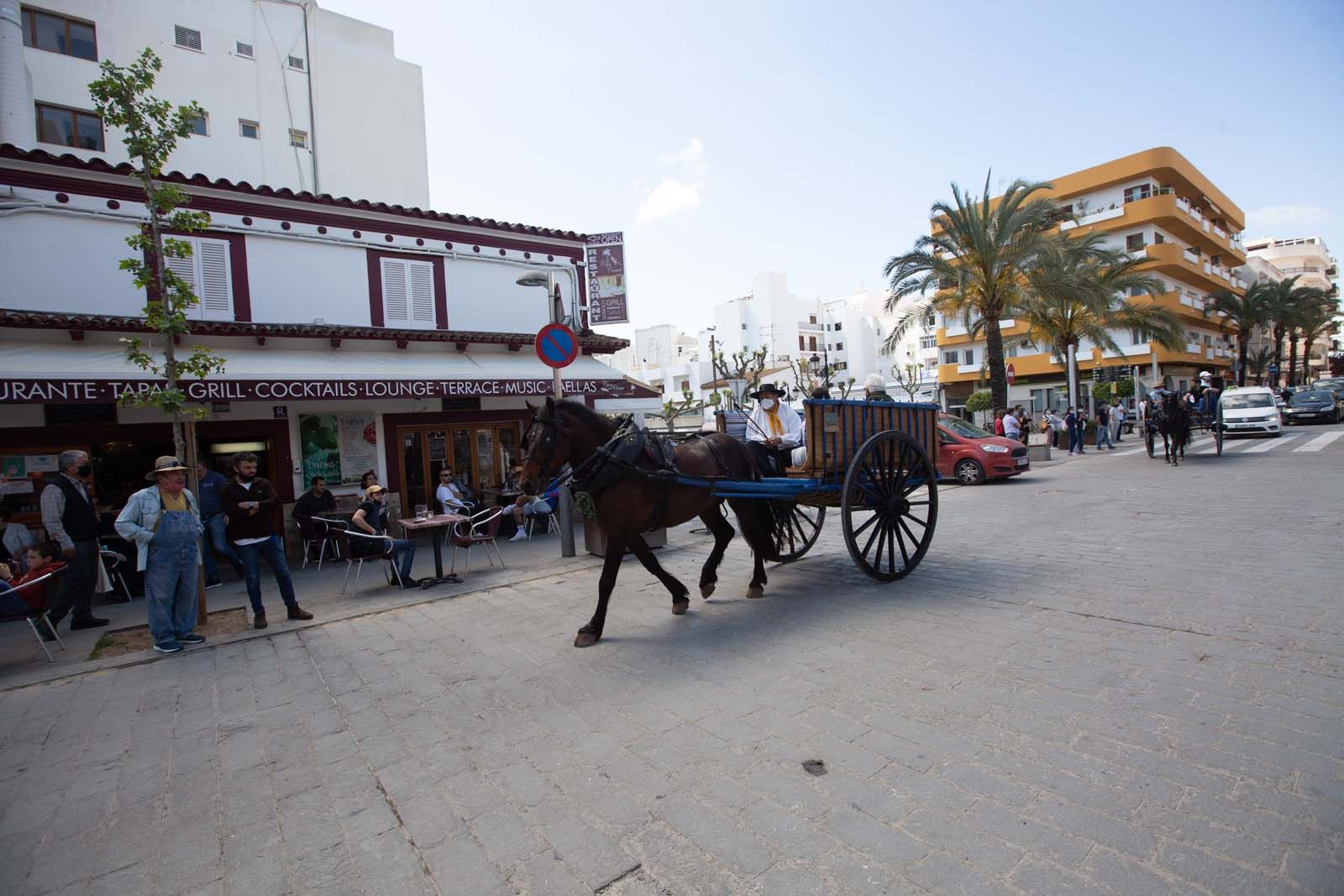 Santa Eulària celebra «un poquito» el ‘Anar a maig’