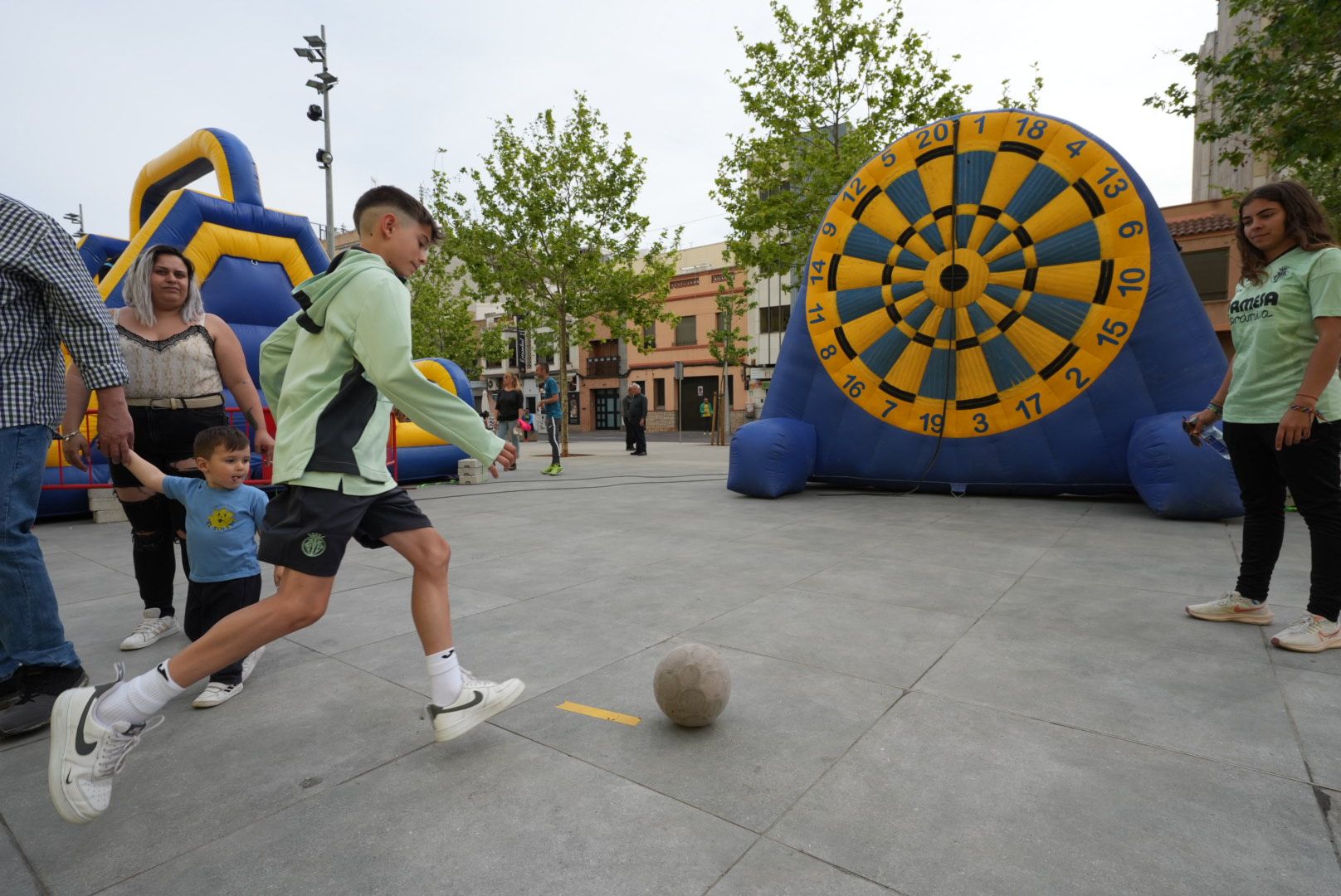 La afición del Villarreal en el partido contra el Espanyol en La Cerámica