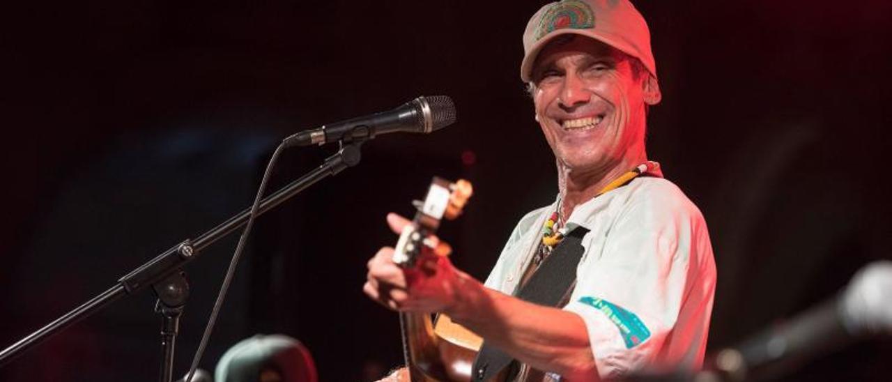 Manu Chao, durante un concierto.  | // FDV