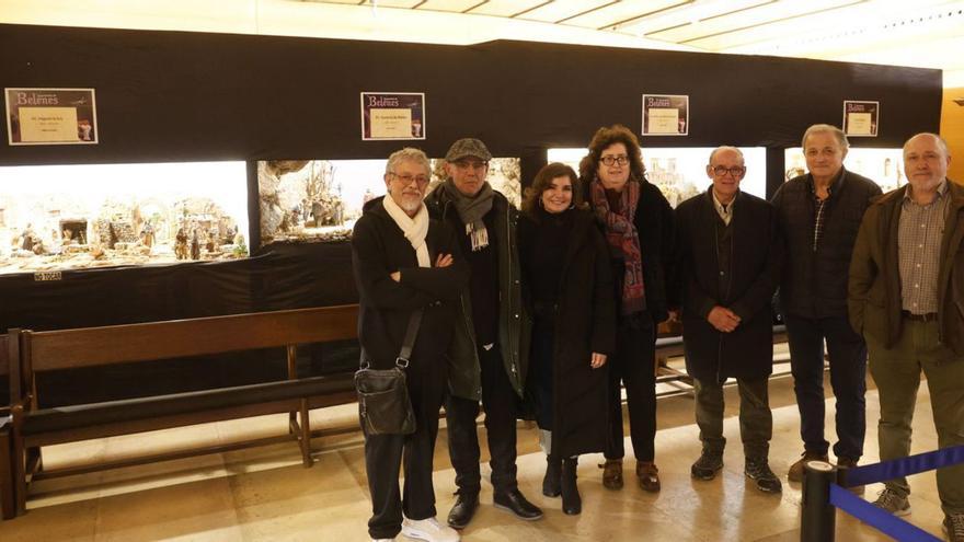 De izquierda a derecha, Pepe Espiña, Jesús Bango, la concejala de Cultura y Festejos, Yolanda  Alonso, Teresa Rodríguez en representación de Factoría Cultural, Emilio Blanc, Lolo Solís y Teófilo García. | MIKI LÓPEZ