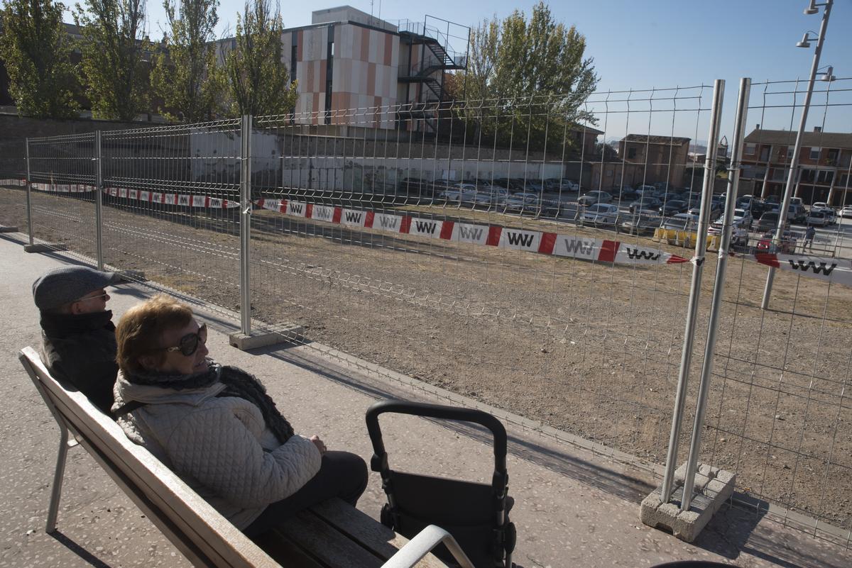 Vista actual del solar que es vol convertir en zona verda