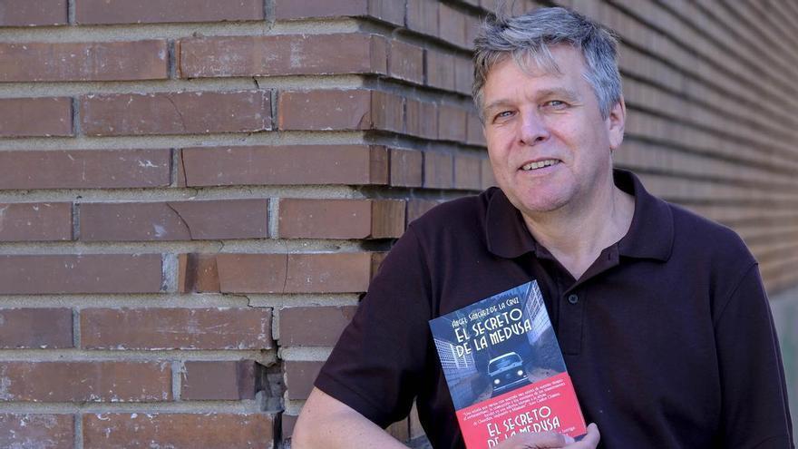 De la informática a la novela de misterio: Ángel Sánchez de la Cruz triunfa con 'El secreto de la medusa'