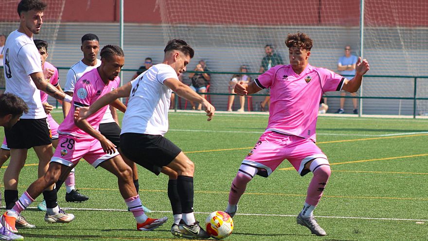 Un Castellón B intenso, atrevido y muy fiable golea al Torrent en Gaetà Huguet (4-1)