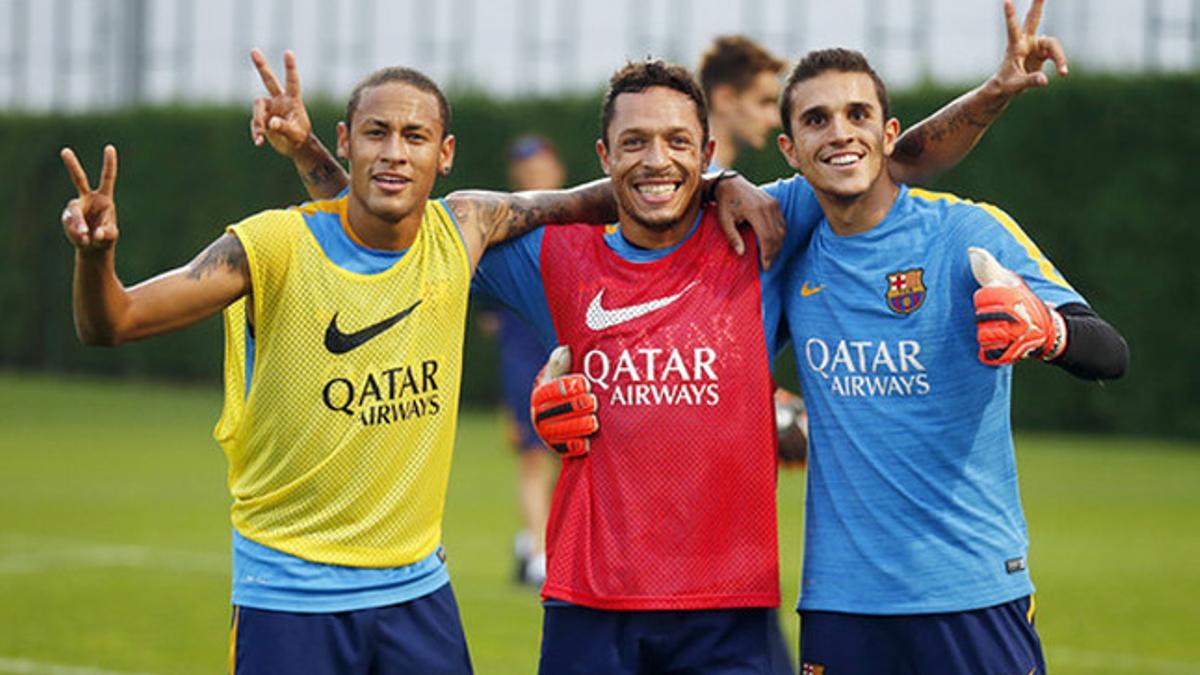 Neymar, Adriano y Masip, en el entrenaniento