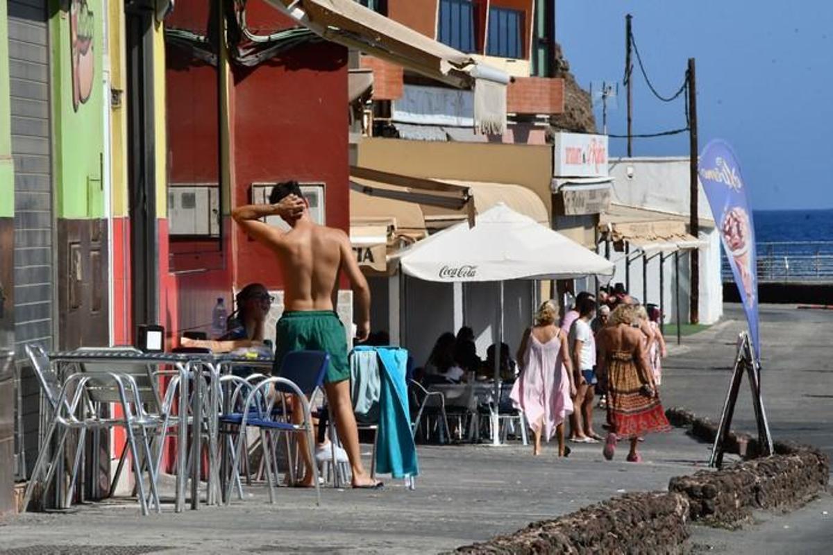 30/10/2019 TELDE.   Calor en Octubre en la playa de Melenara.   Fotógrafa: YAIZA SOCORRO.  | 30/10/2019 | Fotógrafo: Yaiza Socorro