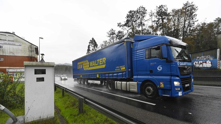 El radar de la AG-55, a su paso por Mos, es de los que más infractores detecta en toda Galicia. | | P. H. G.
