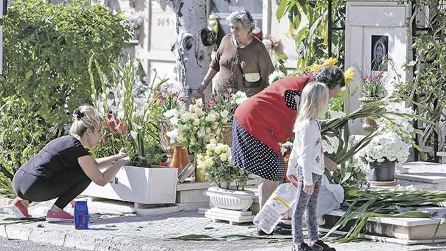 La Funeraria espera que se produzcan visitas escalonadas a los cementerios a partir de este sábado.