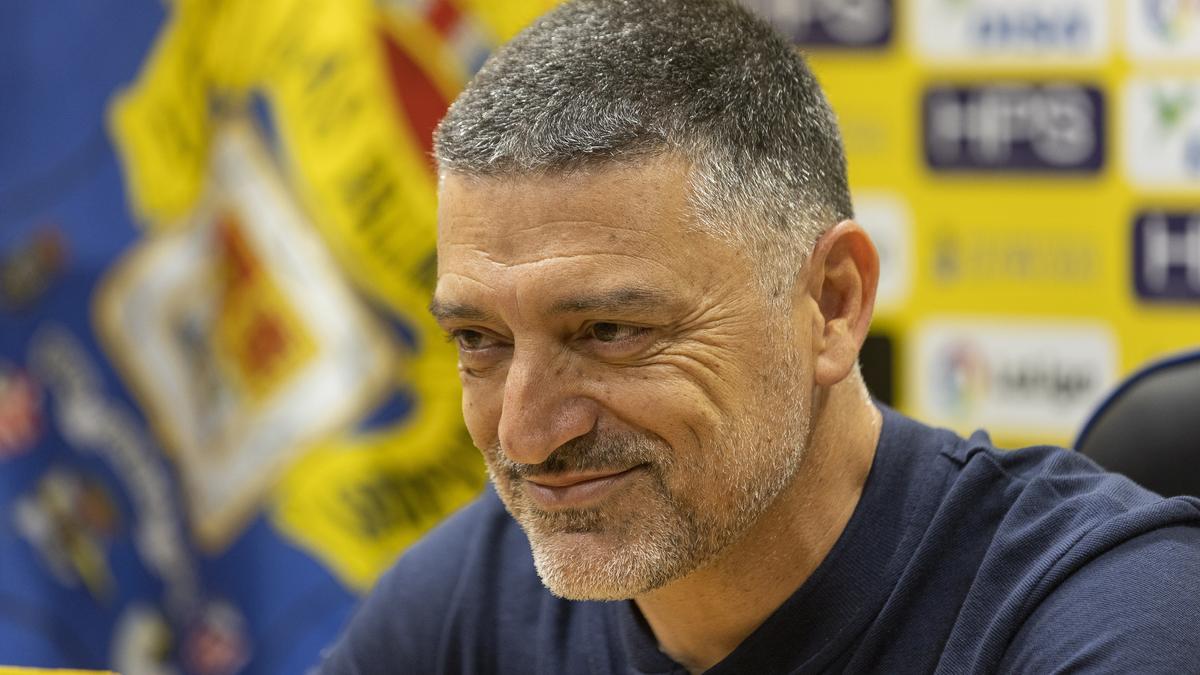 Francisco Javier Garía Pimienta en una rueda de prensa con Las Palm,as