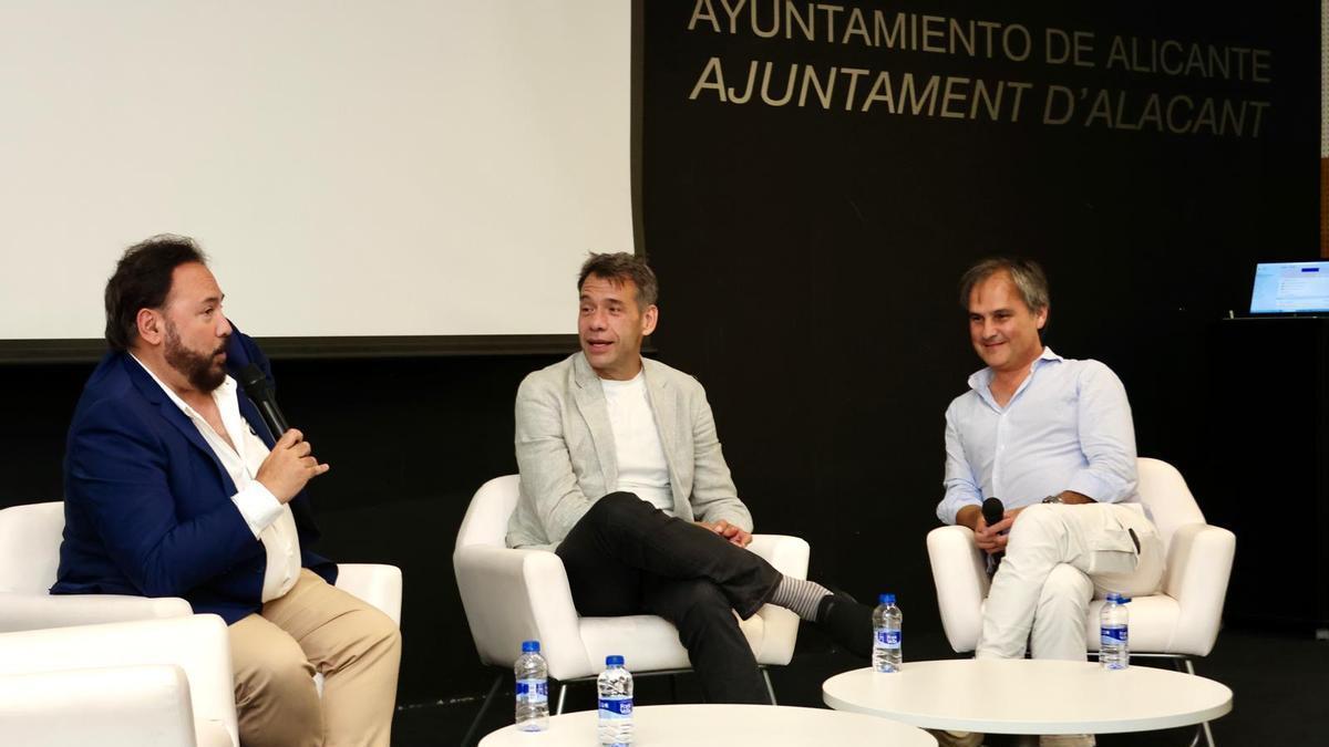 José Germán Estela, Rubén Amón y Nacho Lloret; durante la presentación del libro