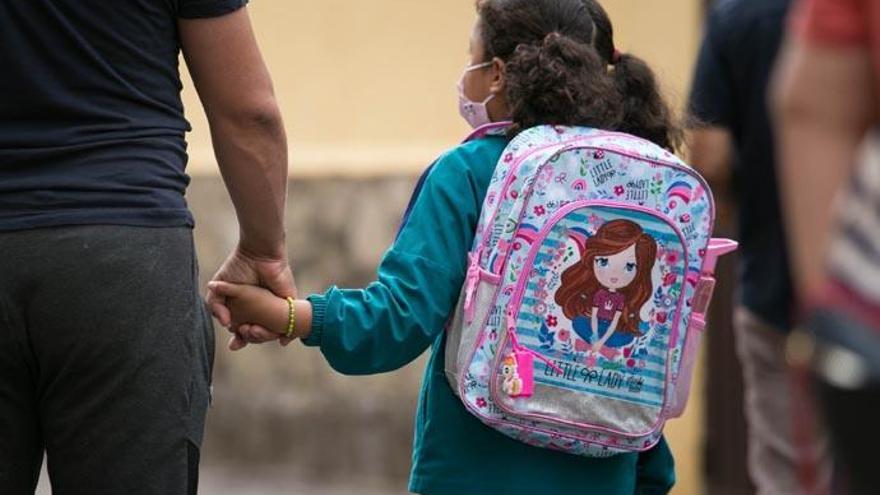 Anpe denuncia que el curso arranca en Canarias con más de 5.000 profesores en riesgo