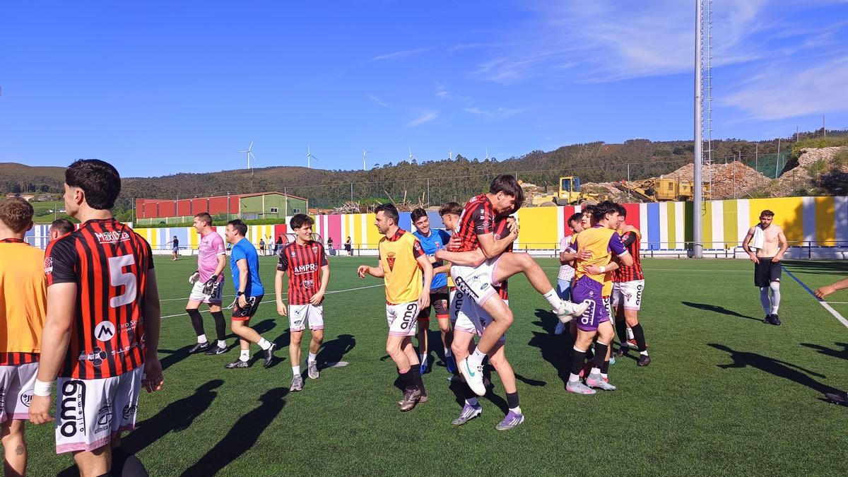El CD Lalín celebra el ascenso a Tercera RFEF