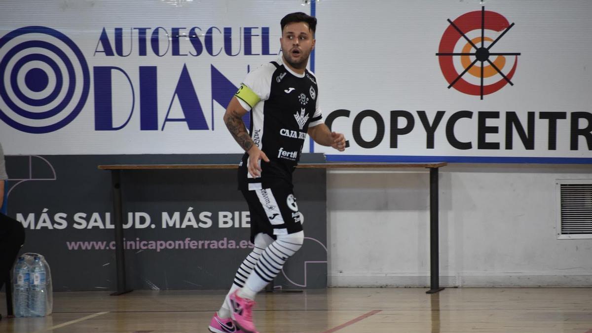 Mario, jugador del Caja Rural River Zamora.