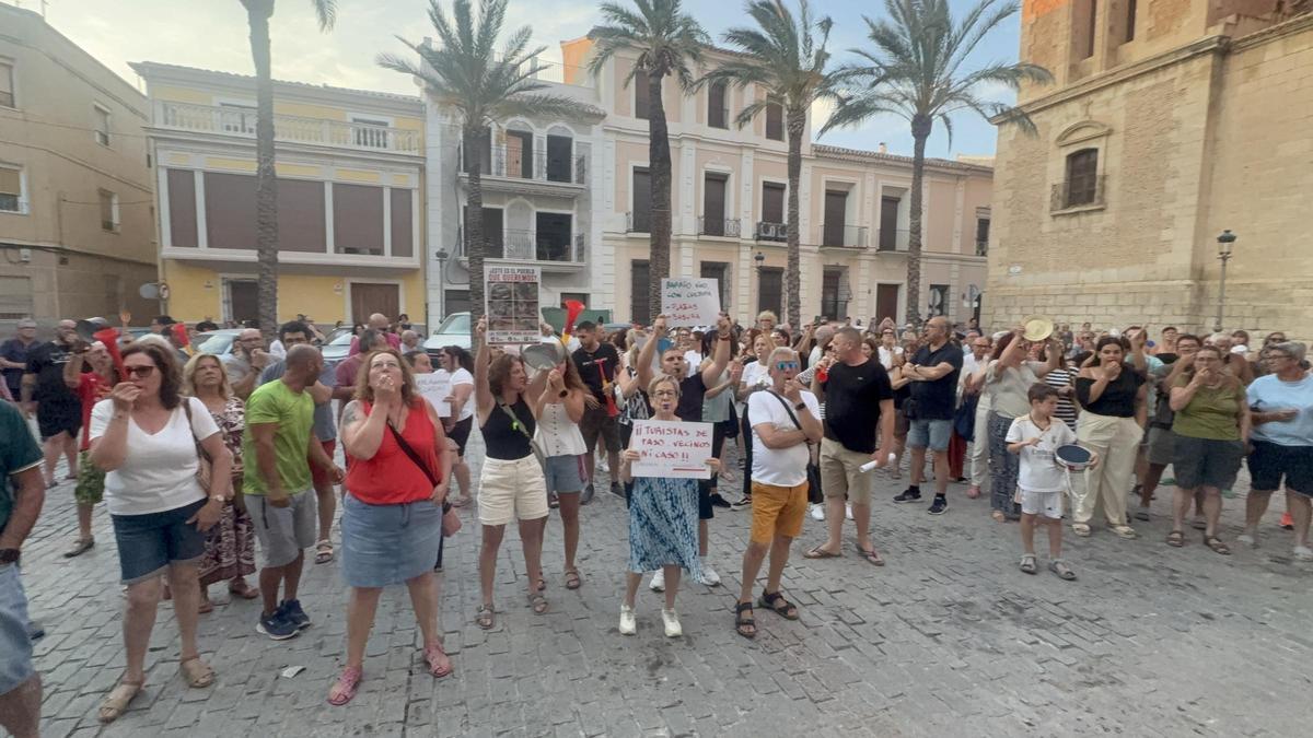Manifestación frente al ayuntamiento de Cieza, este lunes
